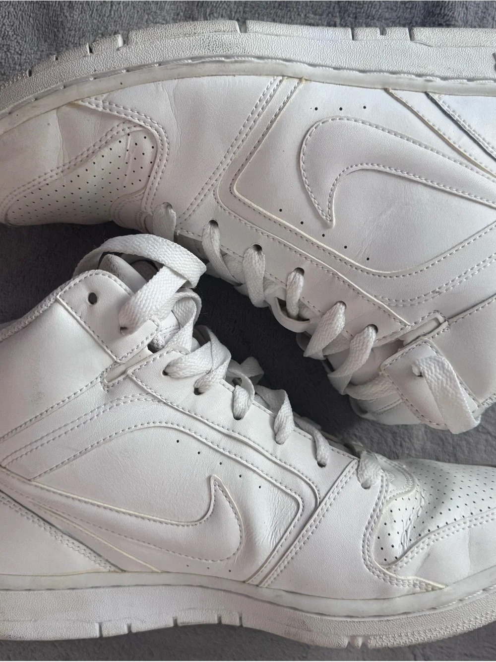 Men's White High-Top Athletic Sneakers - Classic Leather Design